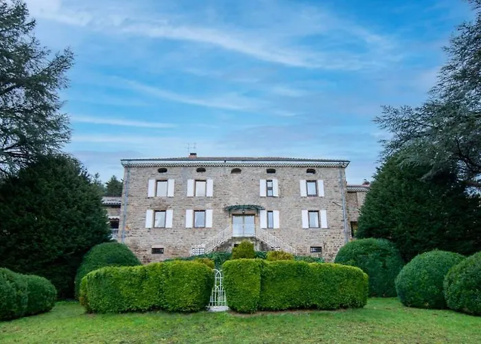 Manoir Majestueux à Avec Piscine Privée Satillieu