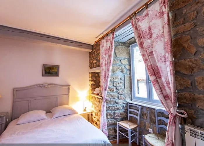 Сasa de vacaciones Manoir Majestueux à Avec Piscine Privée Satillieu