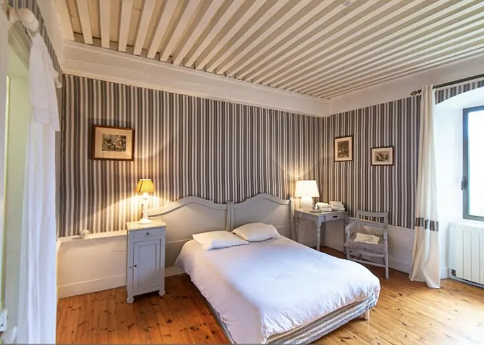 Manoir Majestueux à Avec Piscine Privée Сasa de vacaciones