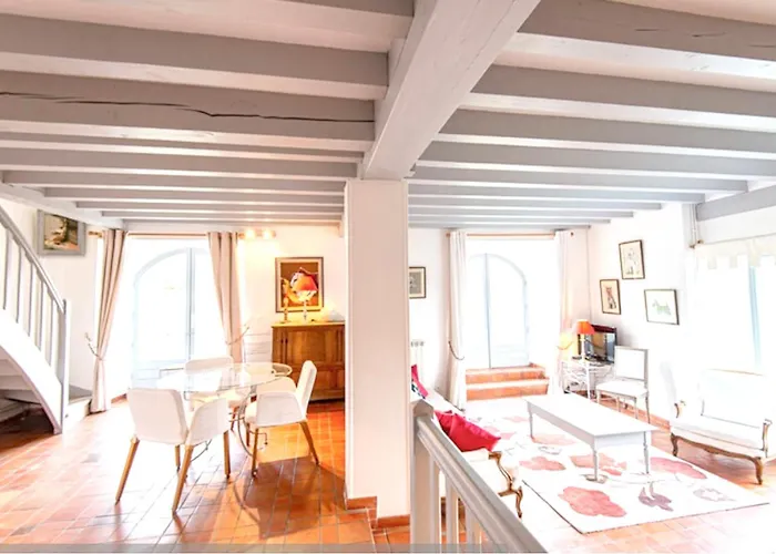 Manoir Majestueux à Avec Piscine Privée * Satillieu