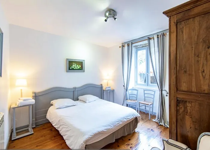 Manoir Majestueux à Avec Piscine Privée Satillieu