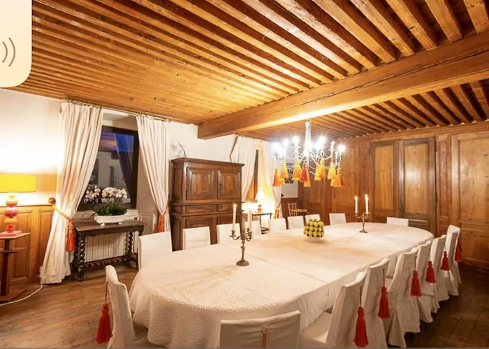 Manoir Majestueux à Avec Piscine Privée
