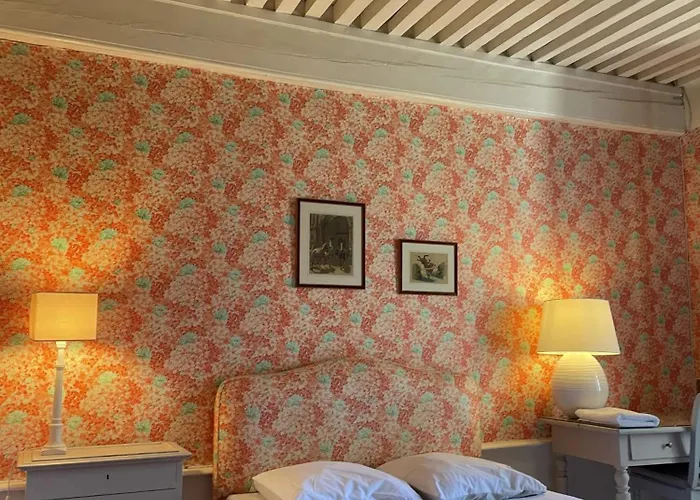 Manoir Majestueux à Avec Piscine Privée