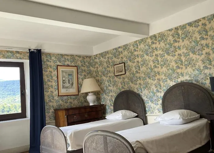 Manoir Majestueux à Avec Piscine Privée Сasa de vacaciones Satillieu