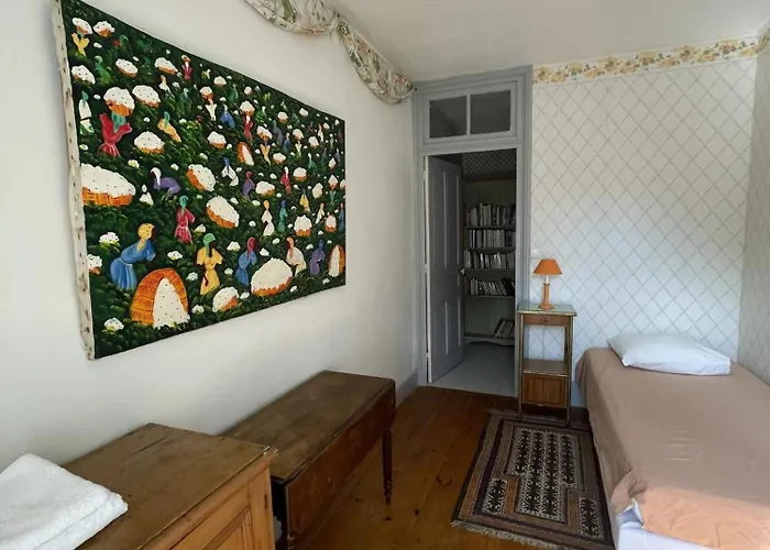 Manoir Majestueux à Avec Piscine Privée Сasa de vacaciones Satillieu