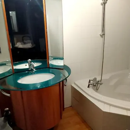 Demeure De 15 Avec Piscine Privee Jardin Clos Et Wifi A *