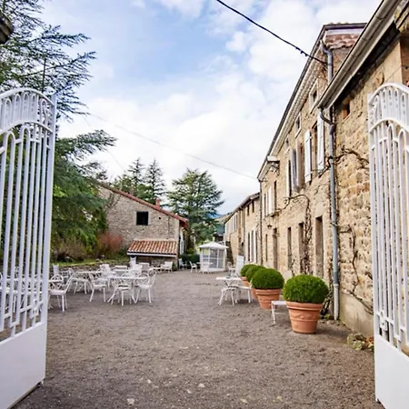 Demeure De 15 Avec Piscine Privee Jardin Clos Et Wifi A Satillieu