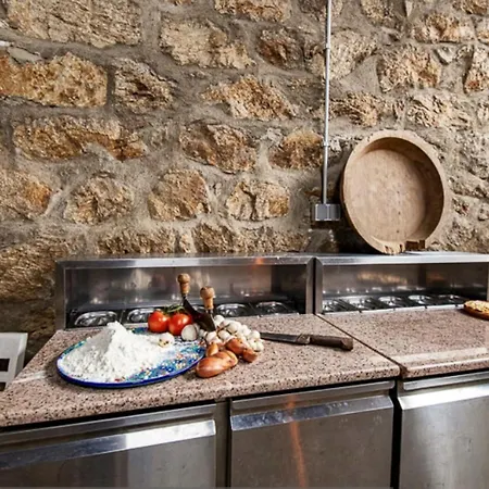 Demeure De 15 Avec Piscine Privee Jardin Clos Et Wifi A