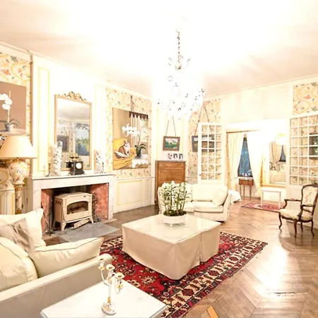 Casa de Férias Manoir Majestueux à Avec Piscine Privée