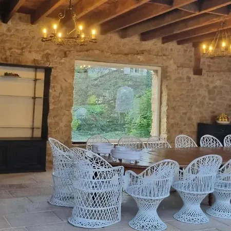 Manoir Majestueux à Avec Piscine Privée Satillieu