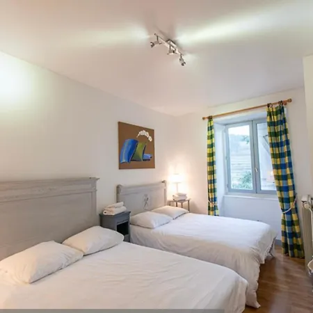 Manoir Majestueux à Avec Piscine Privée Satillieu